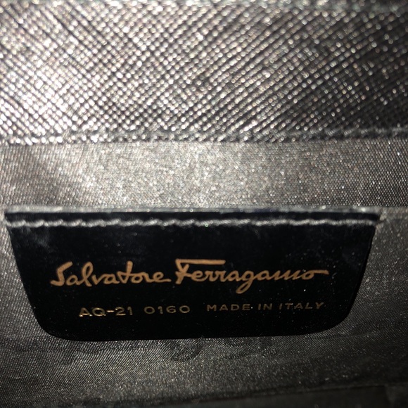 Authentic Salvatore Ferragamo shoulder handbag - Picture 2 of 7